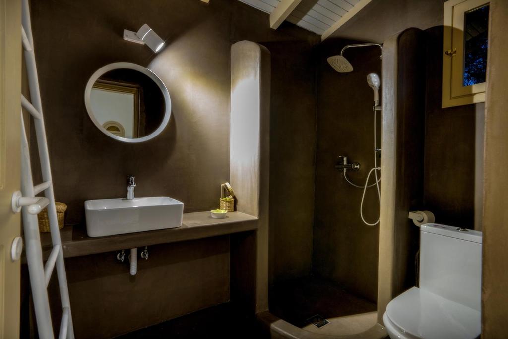 Koupelna v ubytování PETRA MARE SUITES