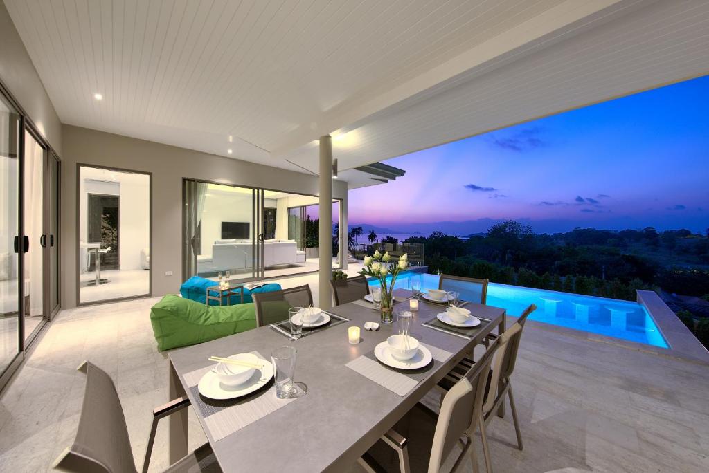 Bazén v ubytování Samui Bayside Luxury Villas nebo v jeho okolí