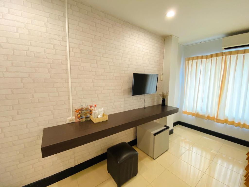 Polkadot Hostel - Deluxe Twin Room