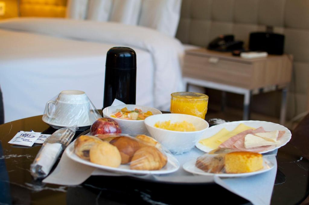 Comida no hotel ou em algum lugar perto