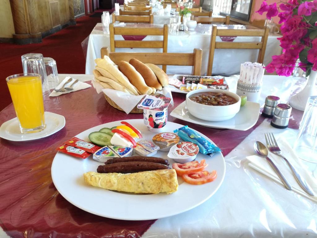 Comida en o cerca de este hotel