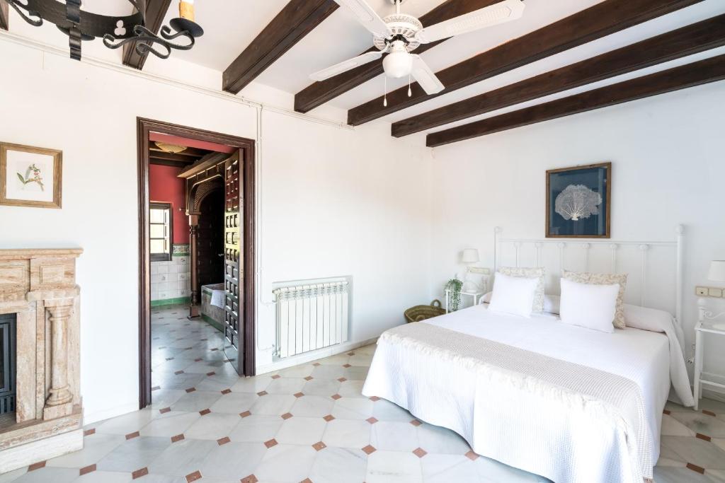 A bed or beds in a room at La Rejaquera