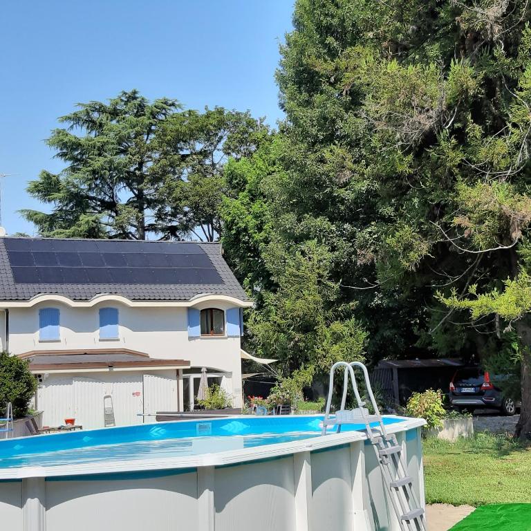 Bazén v ubytování campagnoli nebo v jeho okolí