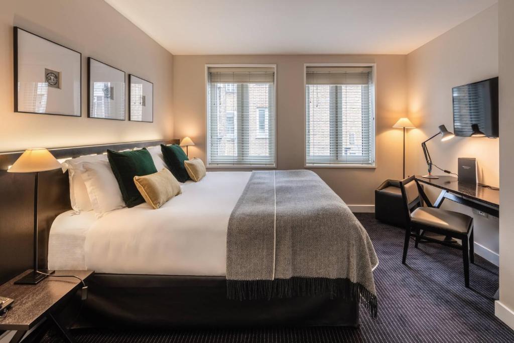 The Resident Soho - Resim 13