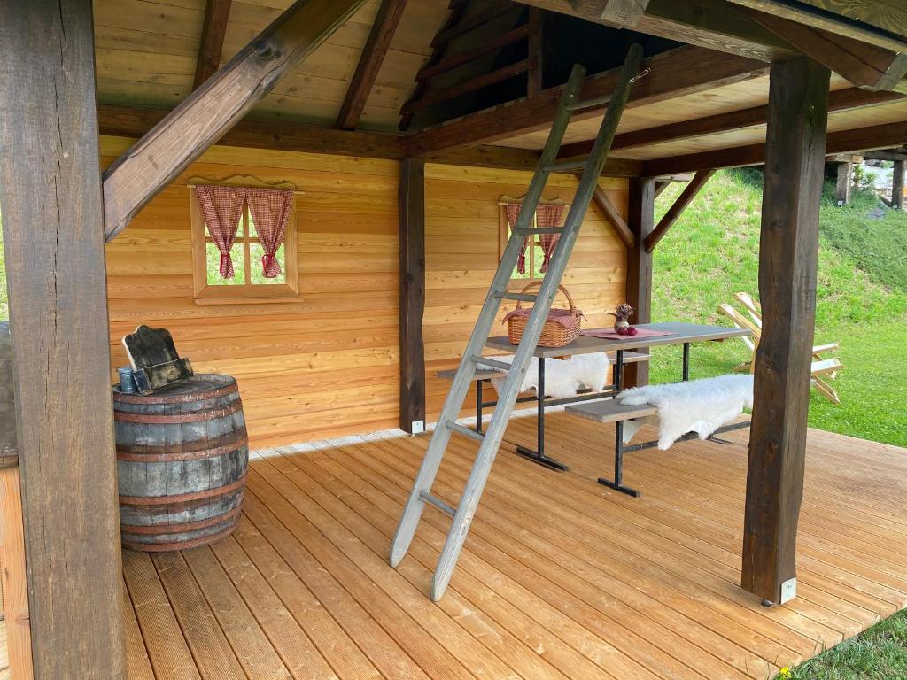 Fotografie z fotogalerie ubytování Wooden hut at tourist farm Artisek v destinaci Štore