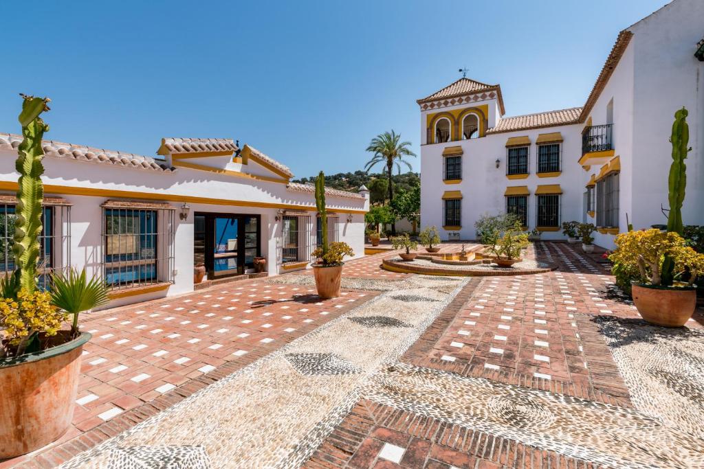 The building in which the holiday home is located