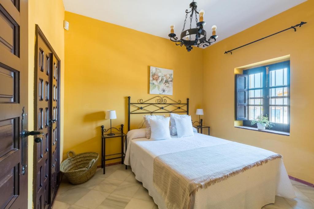 A bed or beds in a room at La Rejaquera