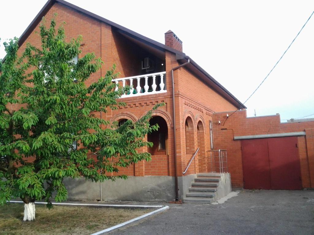 クシュチェフスカヤにあるU Tatyanyの赤レンガ造りの建物