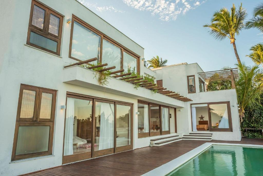  Casa Blanca - Alto padrão com suítes e piscina vista mar
