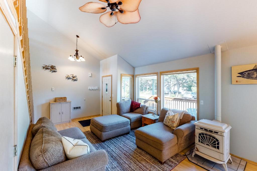 a living room with two couches and a fireplace at Tanya's Beach Retreat in Pacific City