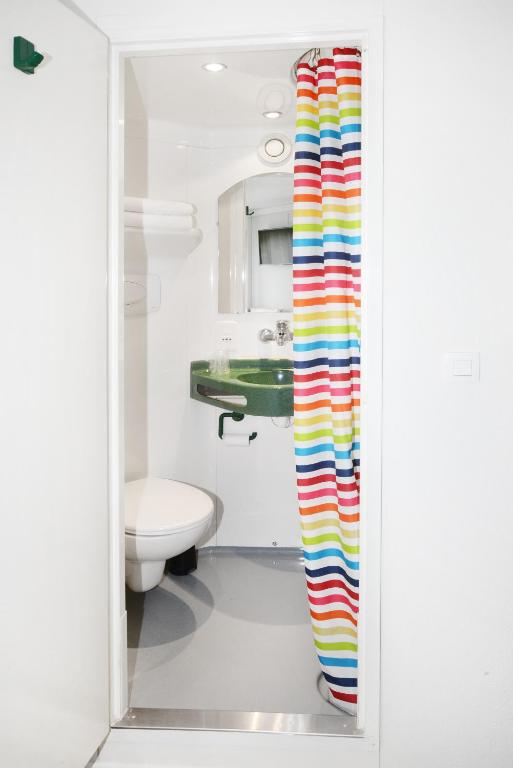 Koupelna v ubytování Brit Hotel Essentiel REIMS Taissy