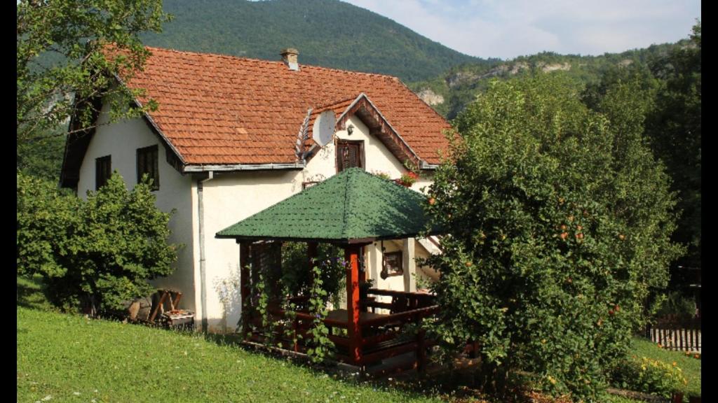 Nespecifikovaný výhled na hory nebo výhled na hory při pohledu z apartmánu