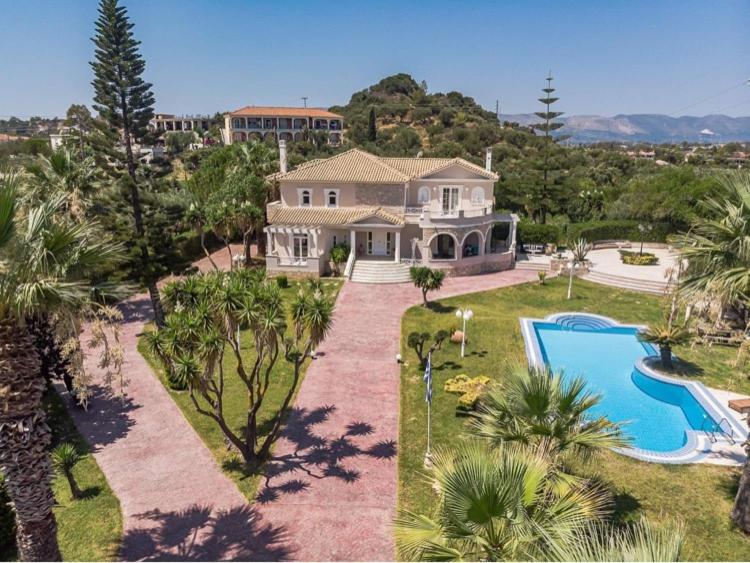 Bazén v ubytovaní Rodami Artisan Manor alebo v jeho blízkosti