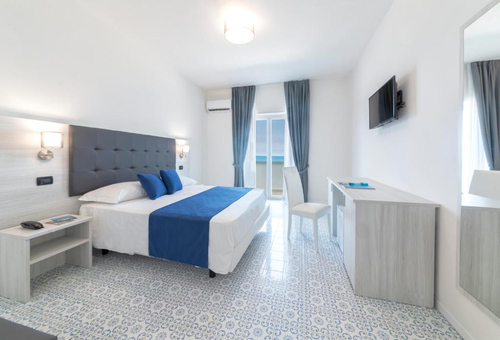 Posteľ alebo postele v izbe v ubytovaní Royal Sunset Hotel