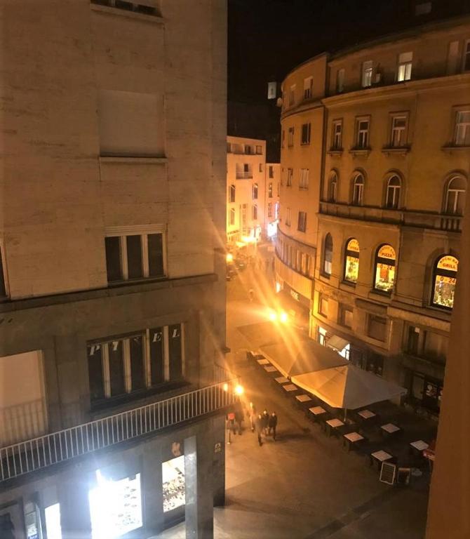 Main Square Dream Apartment - 17