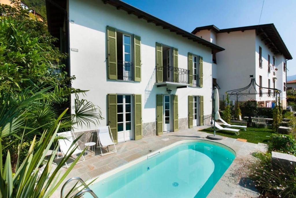 Bazén v ubytování Villino Genia Moltrasio Lake Como Pool & Lake View nebo v jeho okolí