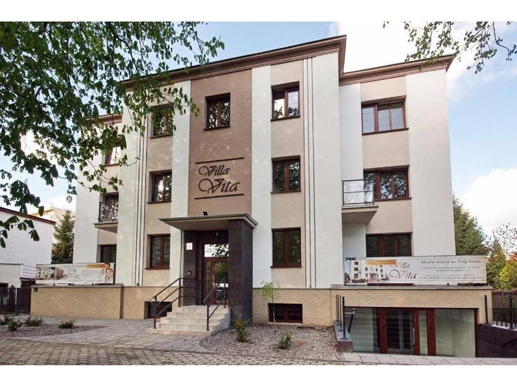 a building with a sign that reads the office at Villa Vita - Apartamenty in Inowrocław
