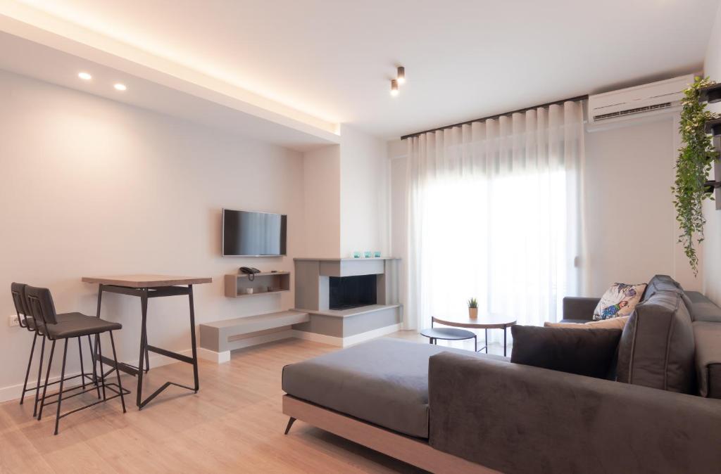 TV a/nebo společenská místnost v ubytování Ntinas Filoxenia Hotel & Spa