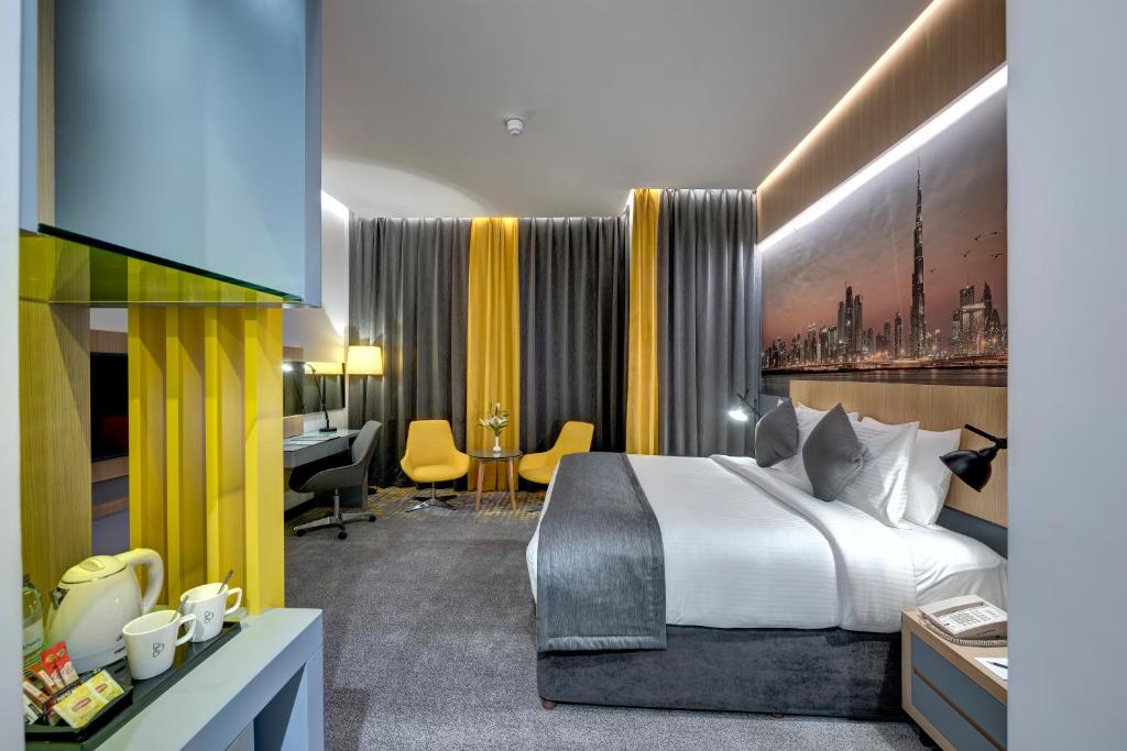 Postel nebo postele na pokoji v ubytování URBAN Al Khoory Hotel
