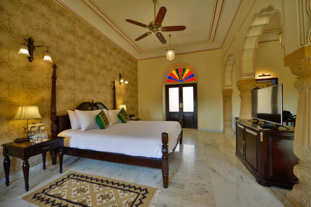 Postel nebo postele na pokoji v ubytování Hotel Jaisalkot