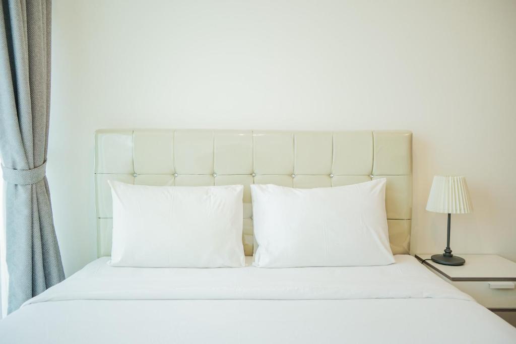 Cozy and Relax Studio Room at Tree Park City BSD Apartment By Travelio - Studio Apartment