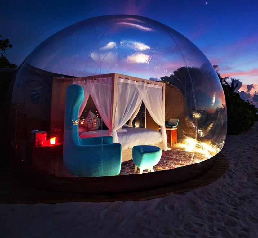 Bubble hotel. Пузырьковая палатка Bubble Tents. Домик прозрачный купол. Надувной дом палатка. Прозрачная палатка.