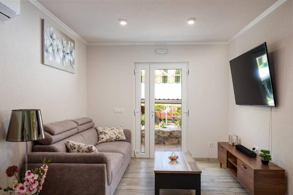 TV a/nebo společenská místnost v ubytování Apartment Pod Nespolom