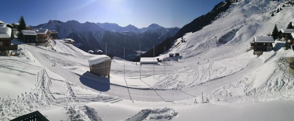 Obiekt Chalet Valaisia zimą