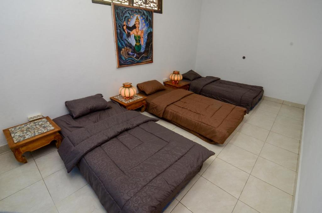Batur Homestay and Lodge - Triple Room With Lake View