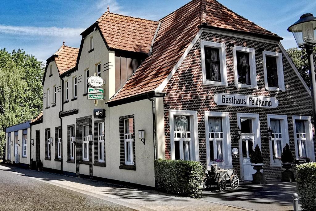 a building on the side of a street at Hotel-Restaurant Feldkamp 