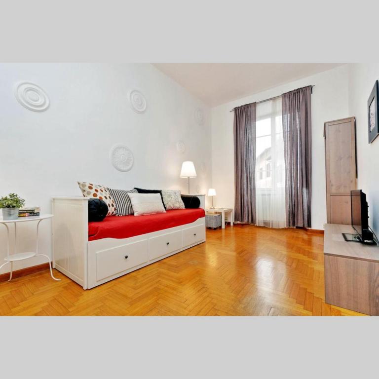 Trastevere Apartment up to 5 people - with separate Living Room - AC & WiFi