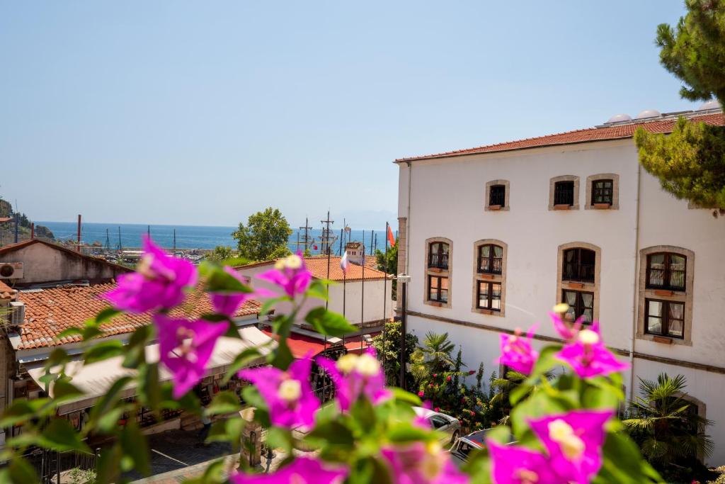 تصویر اتاق‌های Adalya Port Hotel - تصویر ۲