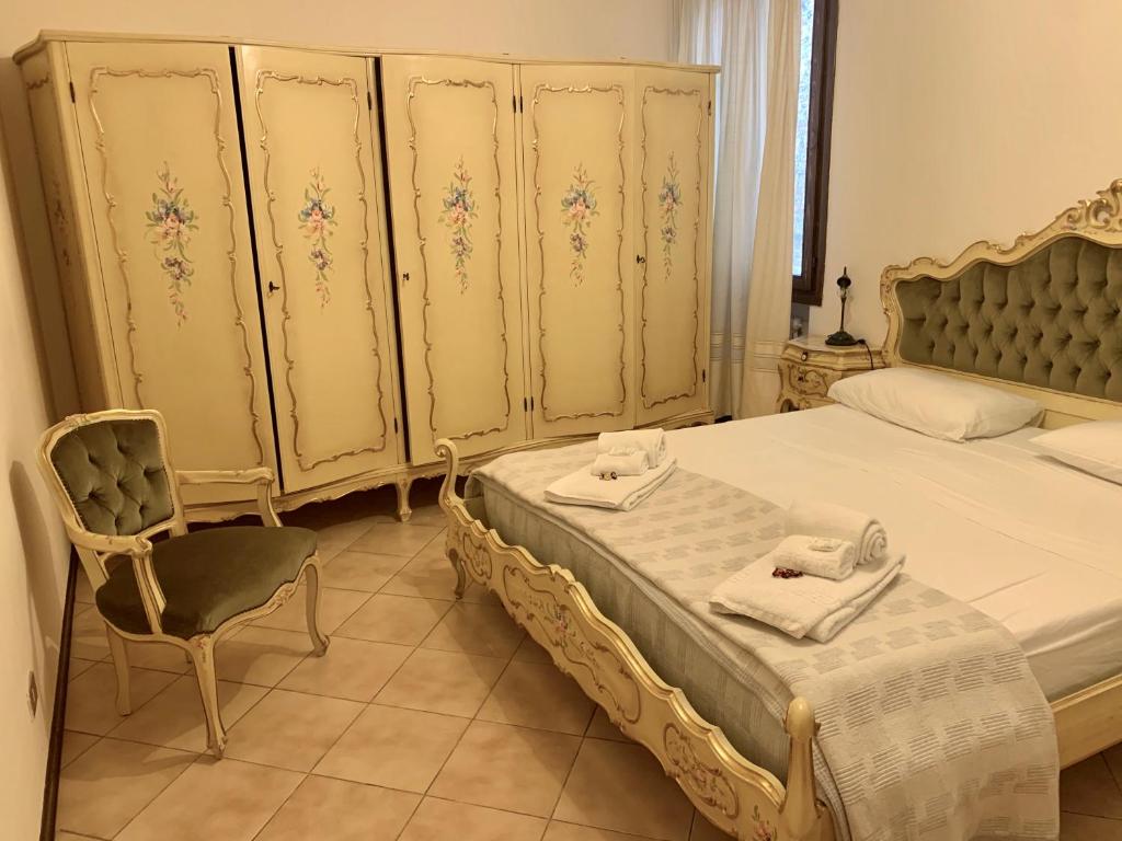 A bed or beds in a room at Palazzo Bianchetti