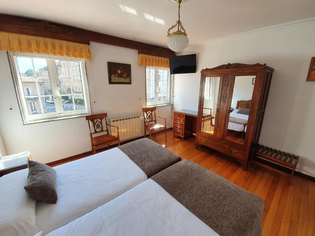 A bed or beds in a room at Hostal Giadás