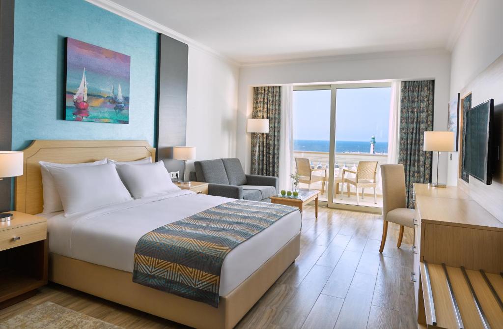 Postel nebo postele na pokoji v ubytování Steigenberger Hotel El Lessan