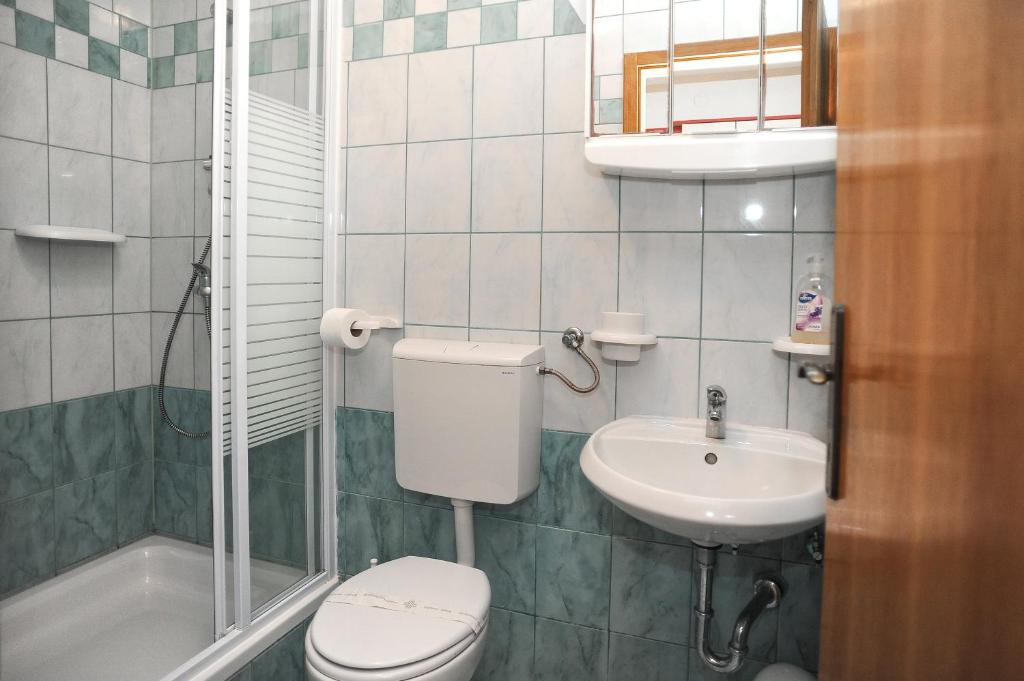 Koupelna v ubytování Apartmani Vila Caska