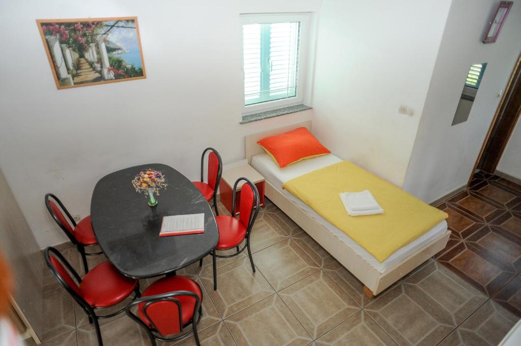 Postel nebo postele na pokoji v ubytování Apartmani Vila Caska