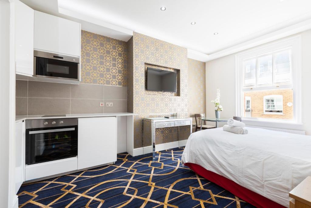 a hotel room with a bed and a tv at Marble Arch Mews Apart'hotel in London