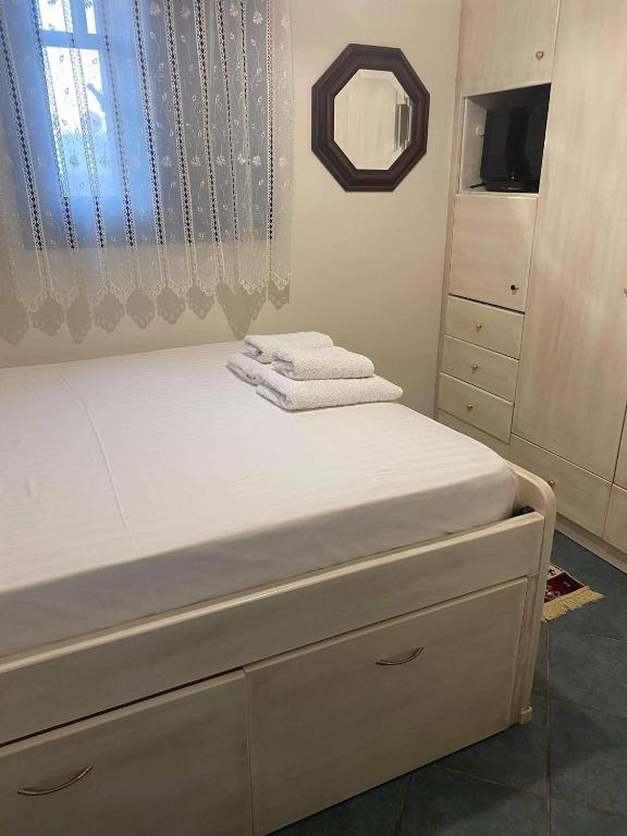 Postel nebo postele na pokoji v ubytování Finiki Studios