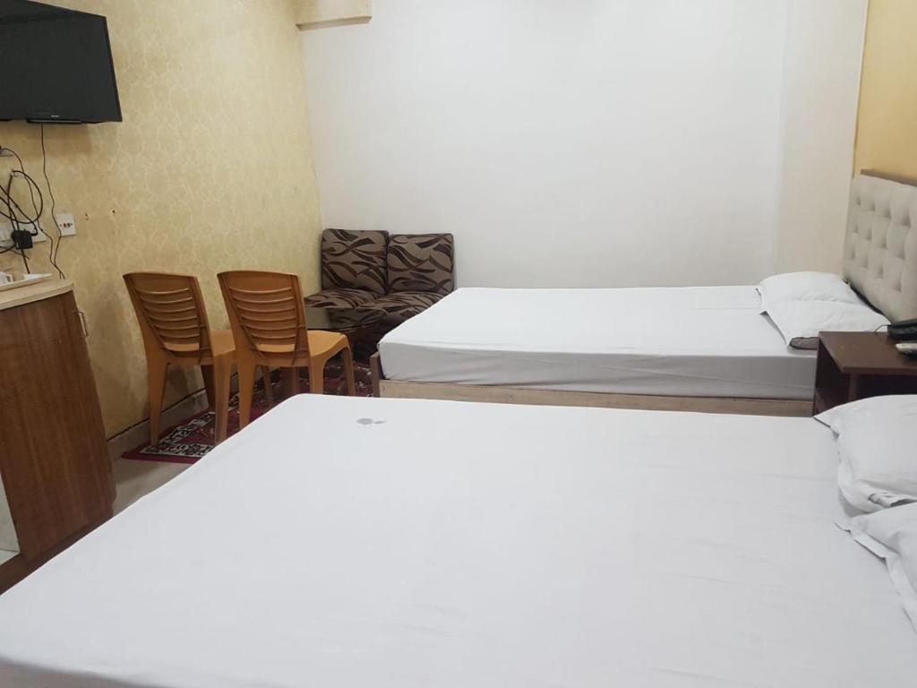 Postel nebo postele na pokoji v ubytování Jimmy Guest House