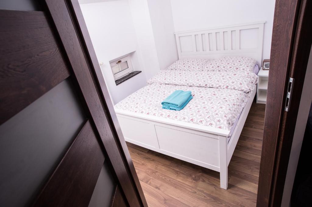 Postel nebo postele na pokoji v ubytování Mirror Apartments