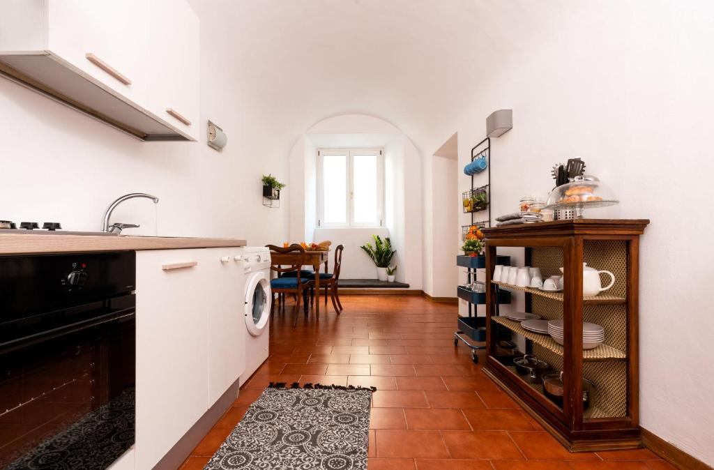 Kuchnia lub aneks kuchenny w obiekcie Historic center! Charming traditional Florentine building - AC,WiFi - By LikeHomeFlorence