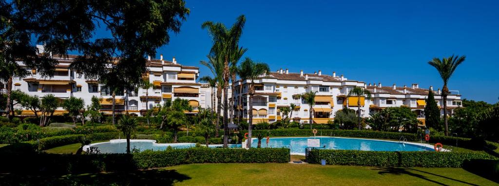 Bazén v ubytování APARTAMENTO MILLA DE ORO- HACIENDA NAGUELES 4D nebo v jeho okolí