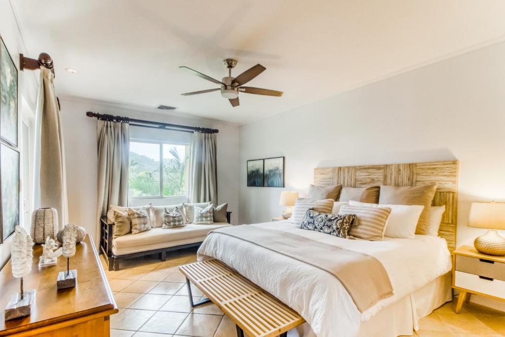 a bedroom with a large bed and a couch at Del Mar 5L in Herradura