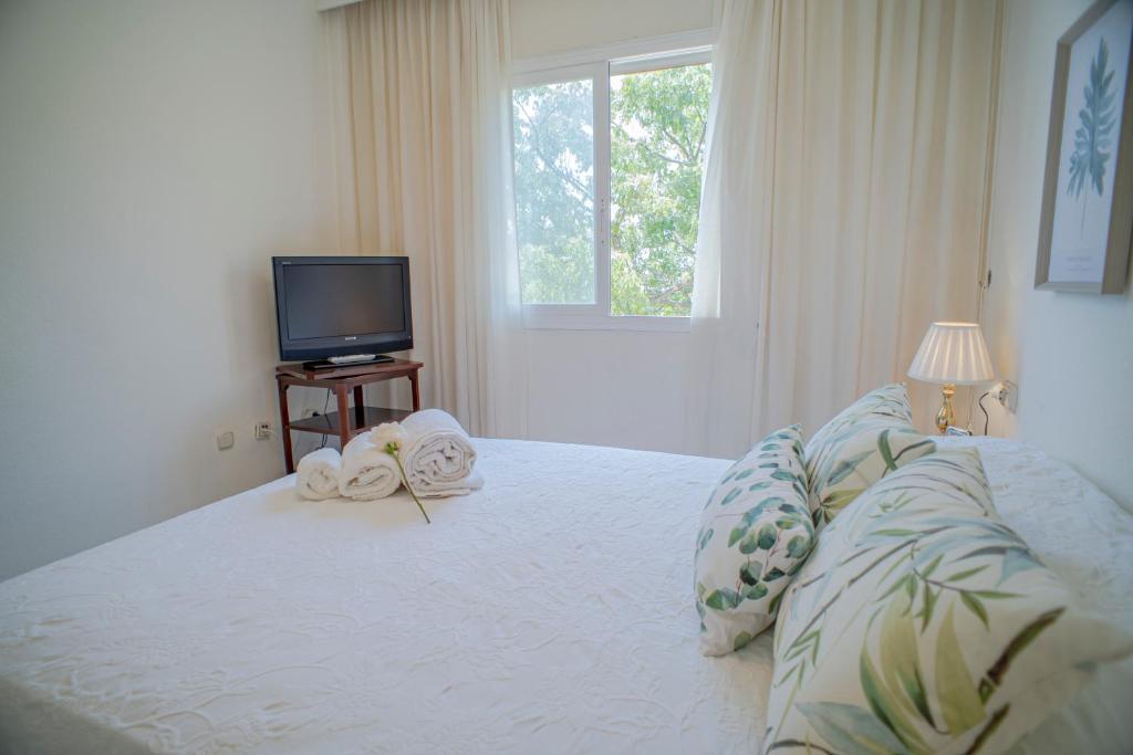 Postel nebo postele na pokoji v ubytování APARTAMENTO MILLA DE ORO- HACIENDA NAGUELES 4D