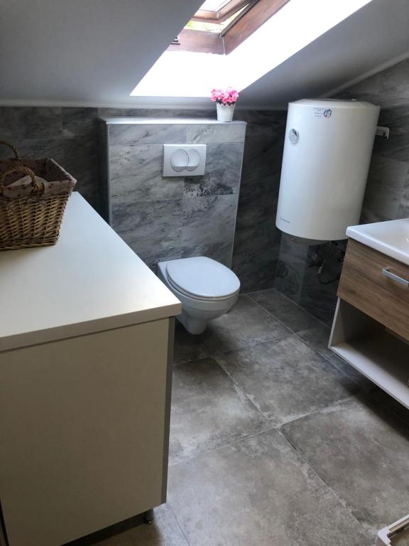 Uma casa de banho em Apartment Atina