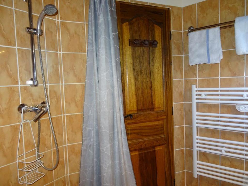 AU BOIS FLEURI Les Chambres d'Hôtes - Chambre Triple Avec Salle De Bains Privative