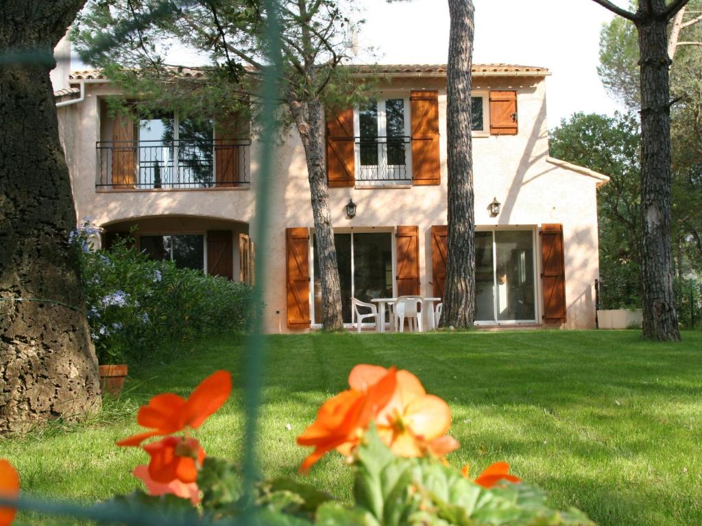 Location Villa et Studios Roquebrune-sur-Argens - Housity