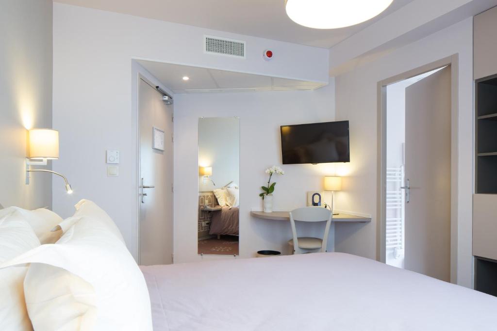 Postel nebo postele na pokoji v ubytování Hôtel Ours Blanc - Wilson