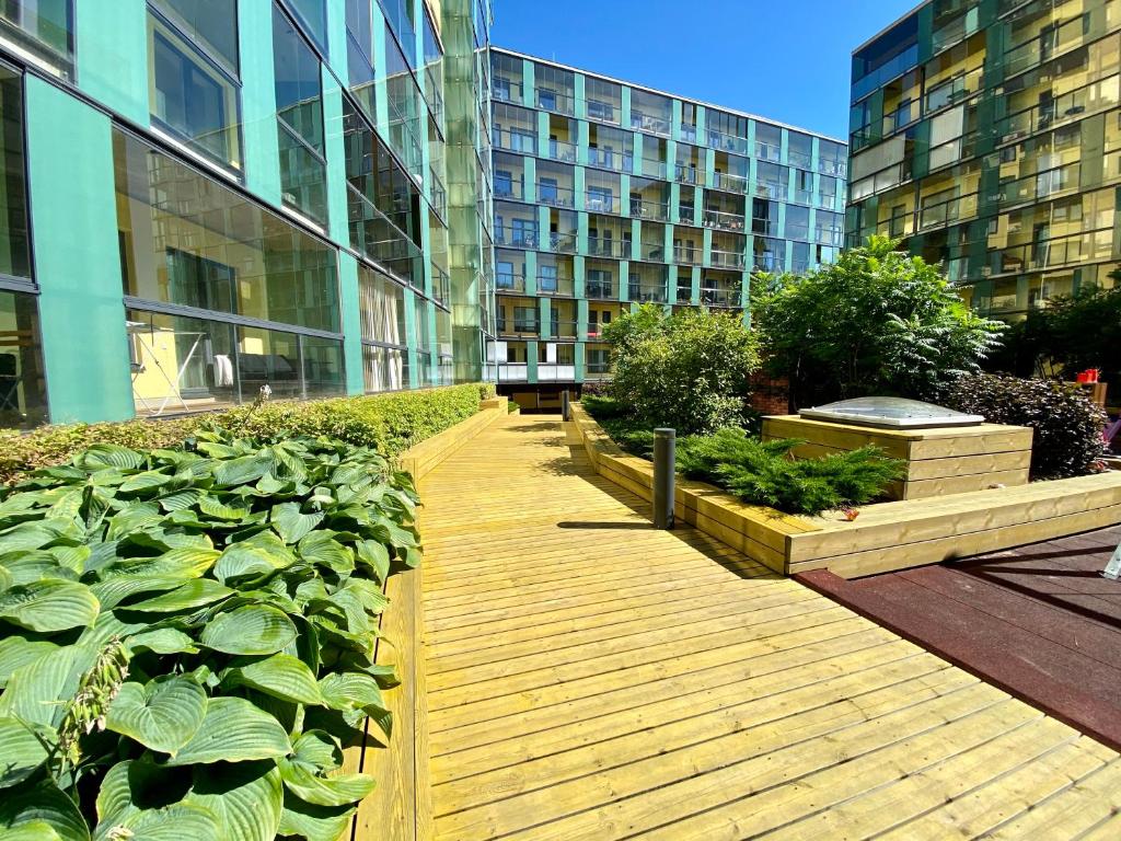 Zahrada ubytování Charming City Centre Apartment - Spacious Balcony and Private Garden